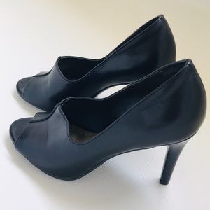 Nine West Black 4.25” Peep Toes